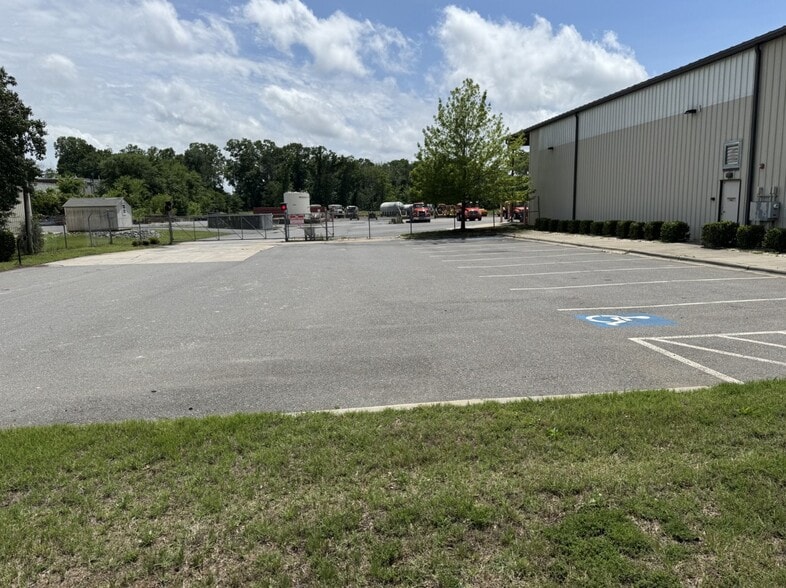 10306 Industrial Dr, Pineville, NC for sale - Building Photo - Image 2 of 3