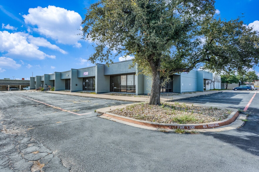 1910 Pendleton Dr, Garland, TX for lease - Building Photo - Image 3 of 23