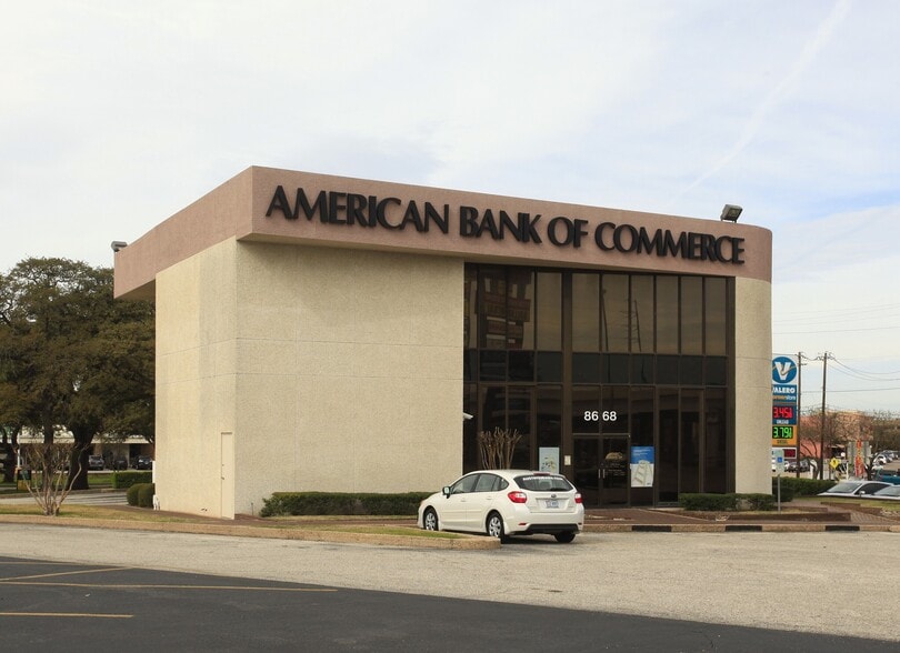 8668 Spicewood Springs Rd, Austin, TX à louer - Photo principale - Image 3 de 8