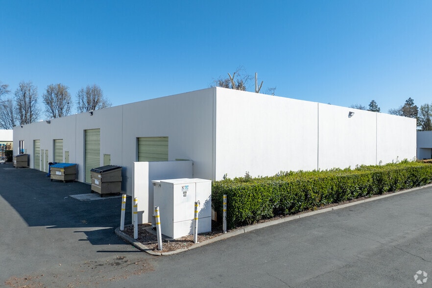 1170 Burnett Ave, Concord, CA à louer - Photo du bâtiment - Image 3 de 6