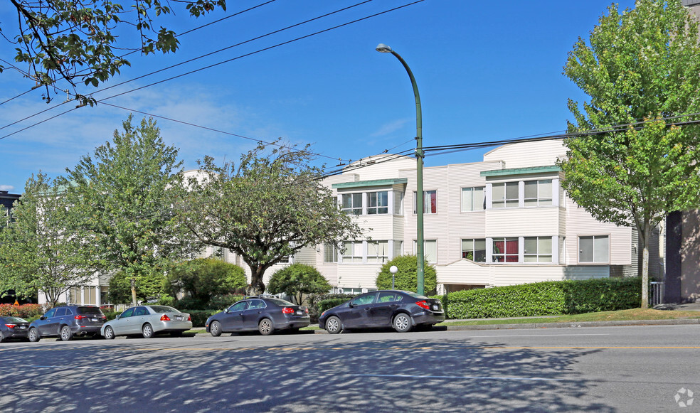 3624 Fraser St, Vancouver, BC for lease - Building Photo - Image 2 of 2