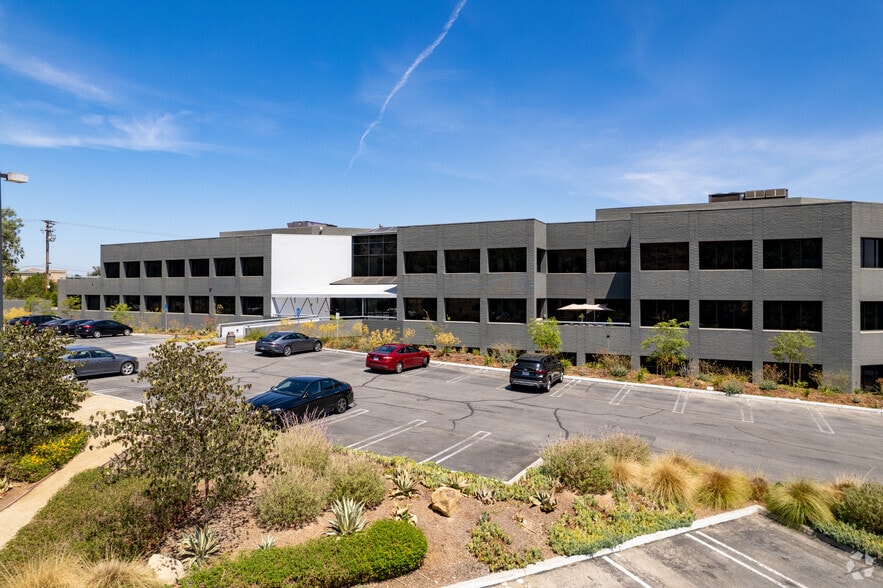 30851 Agoura Rd, Agoura Hills, CA à louer - Photo du bâtiment - Image 2 de 62