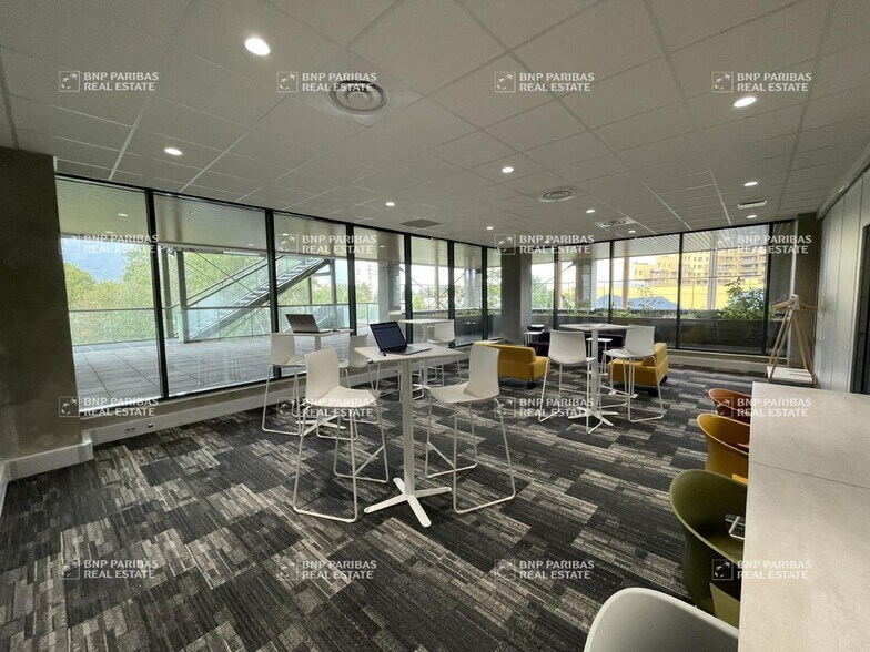 Office in Échirolles for lease - Building Photo - Image 3 of 5