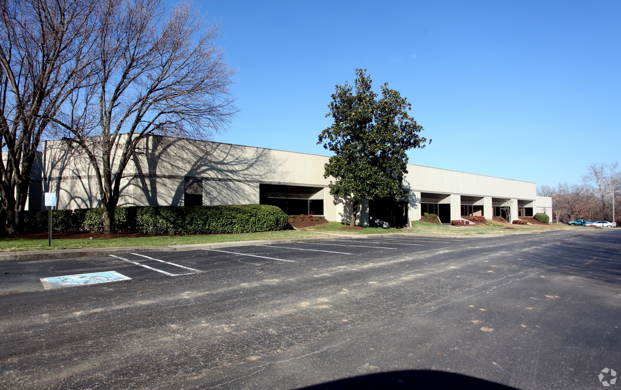 475 Metroplex Dr, Nashville, TN for lease Primary Photo- Image 1 of 9