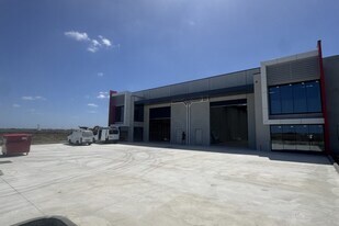 5-7 Advance Bvd, Officer South for lease Building Photo- Image 1 of 2