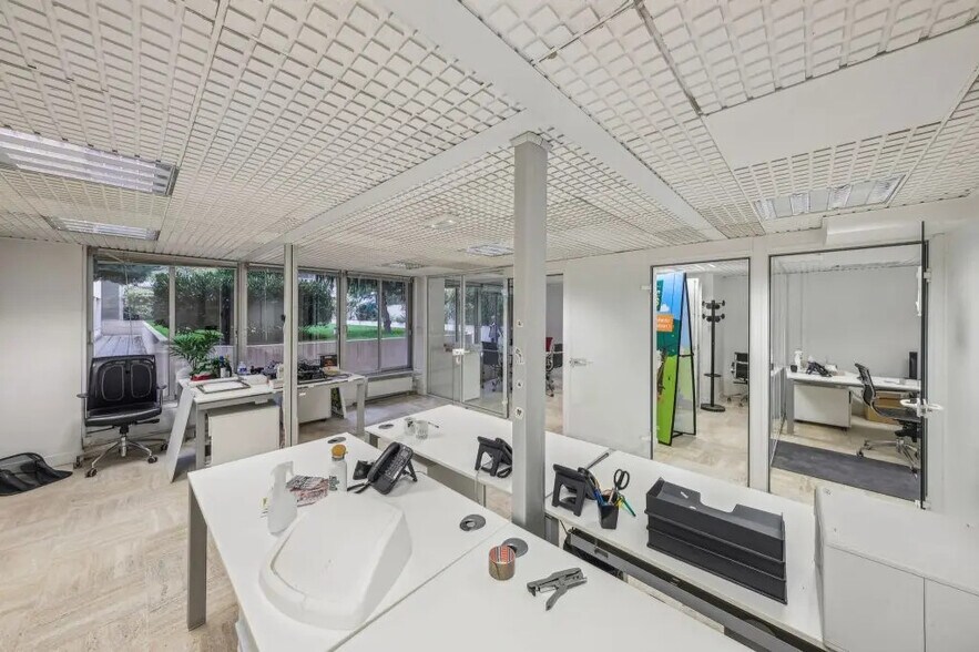 20-22 Rue Lecourbe, Paris for lease - Interior Photo - Image 2 of 9