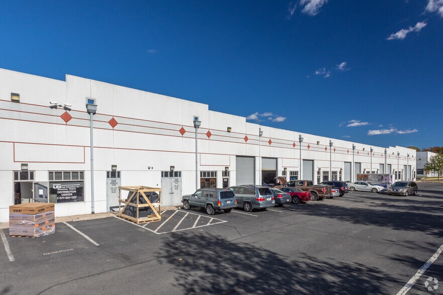 9200-9280 Mike Garcia Dr, Manassas, VA for lease - Building Photo - Image 3 of 4