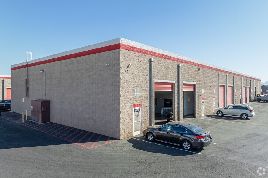 257 Elliott Rd, Henderson, NV à vendre - Photo du bâtiment - Image 3 de 11