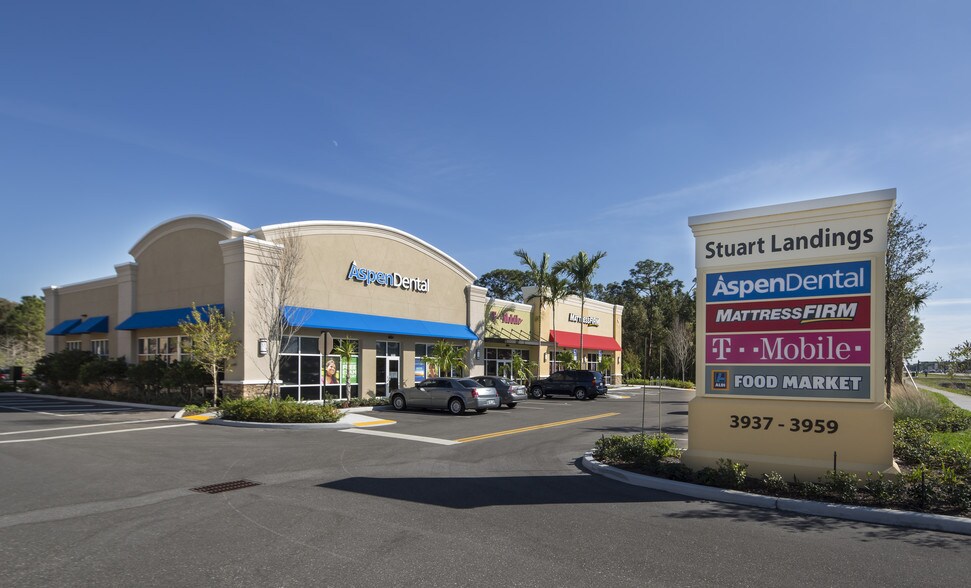 3801 SE Federal Hwy, Stuart, FL à louer - Photo du bâtiment - Image 2 de 3