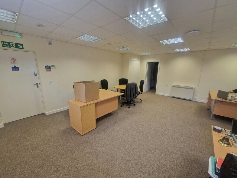 Mayles Ln, Fareham for lease - Interior Photo - Image 2 of 5