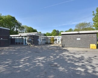 Plus de détails pour Manor Sq, Otley - Soins de santé à vendre