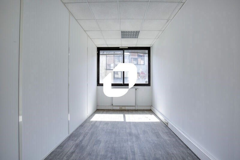 8 Place De La Fontaine, Cergy for sale - Building Photo - Image 2 of 18