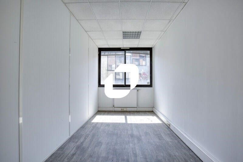 8 Place De La Fontaine, Cergy à vendre - Photo du bâtiment - Image 2 de 18
