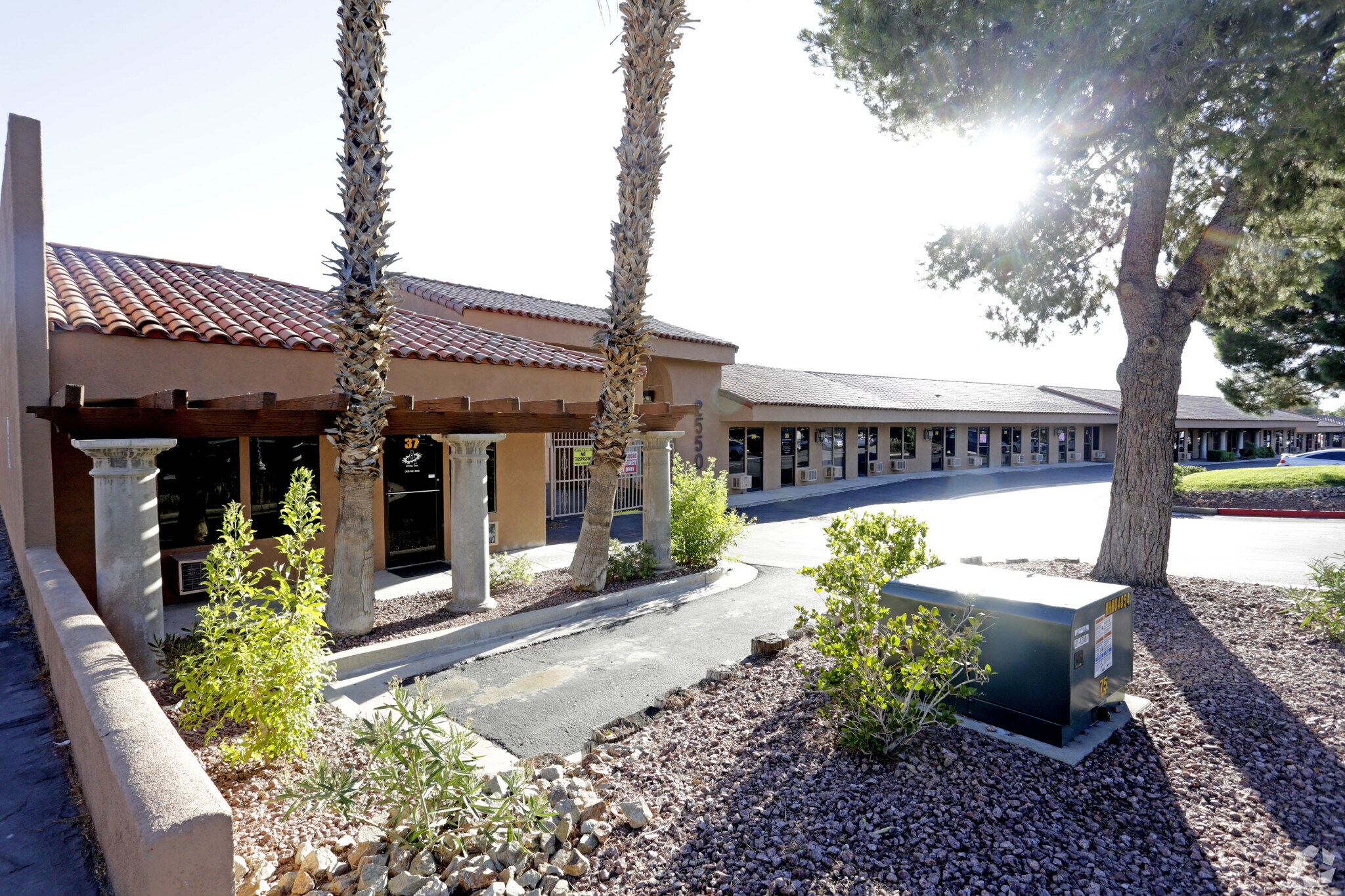 2550 E Chandler Ave, Las Vegas, NV for lease Primary Photo- Image 1 of 9