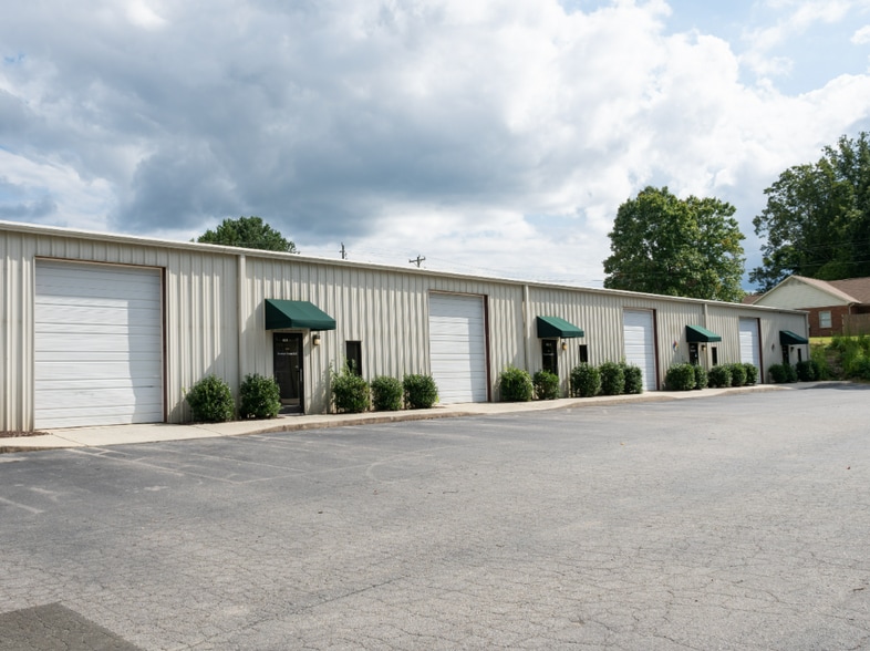 620 A-620 D Valley Forge Rd, Hillsborough, NC for lease - Building Photo - Image 2 of 6