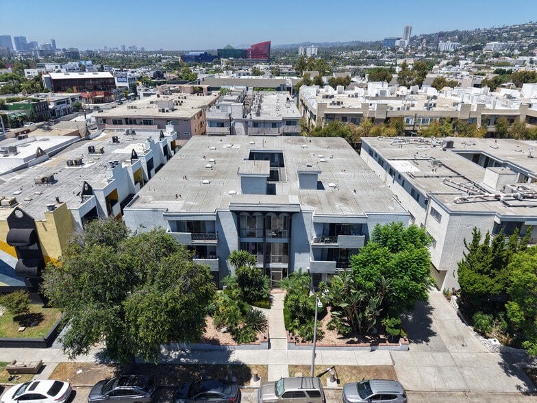 725 N Sweetzer Ave, Los Angeles, CA for sale - Building Photo - Image 2 of 4