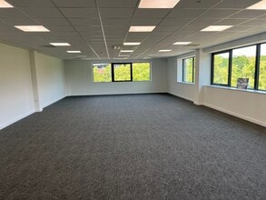 Bartley Way, Hook for lease Interior Photo- Image 1 of 3