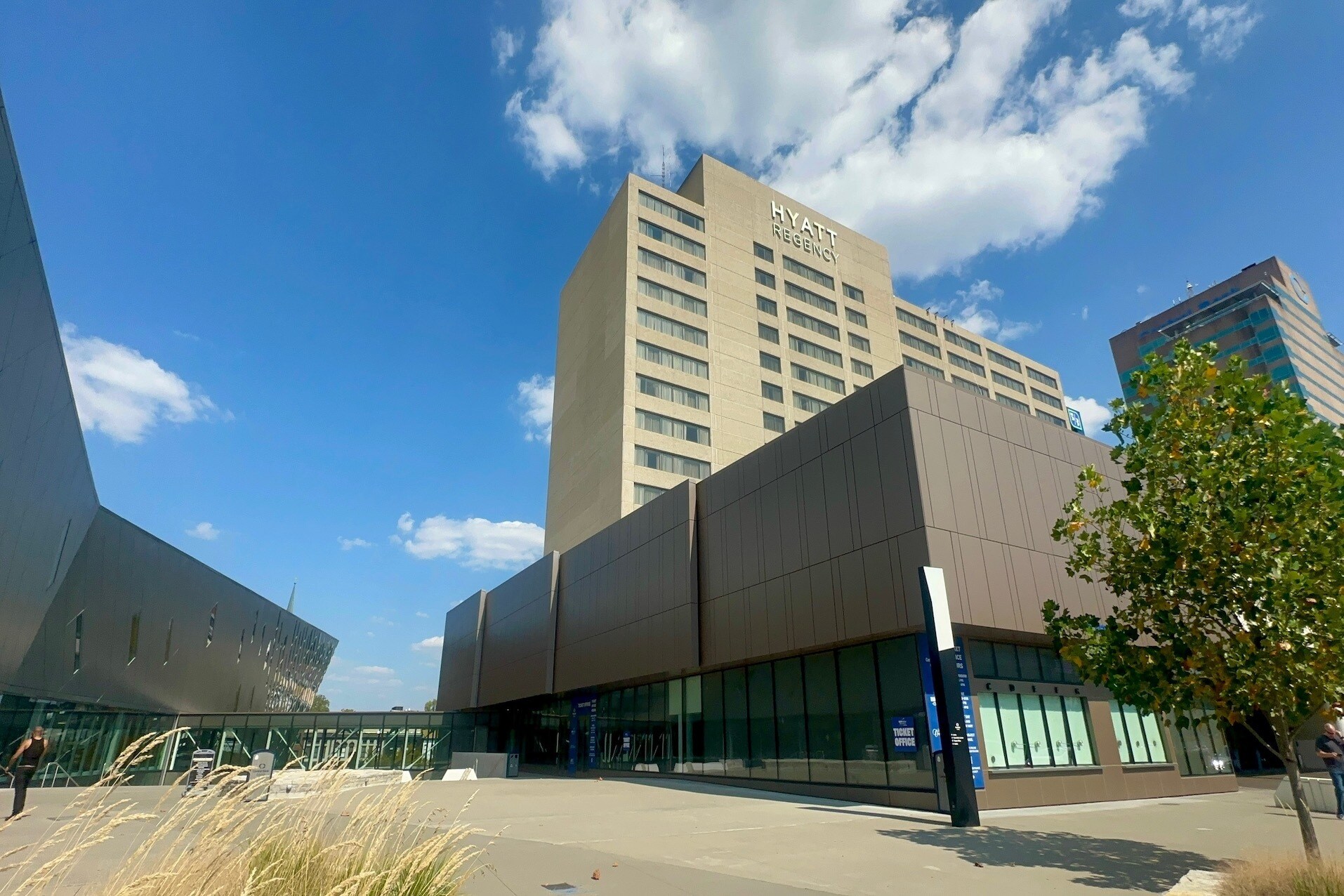 401 W High St, Lexington, KY à louer Photo du bâtiment- Image 1 de 7