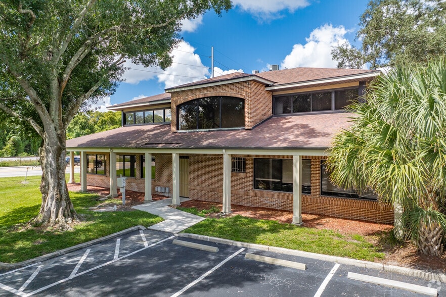 2701 W Busch Blvd, Tampa, FL à louer - Photo du bâtiment - Image 3 de 9