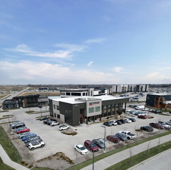 2520 SE Encompass Dr, Waukee, IA à louer - Photo du bâtiment - Image 2 de 4