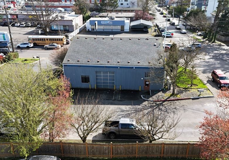 3204 NE 145th St, Shoreline, WA à vendre - Photo du bâtiment - Image 3 de 8