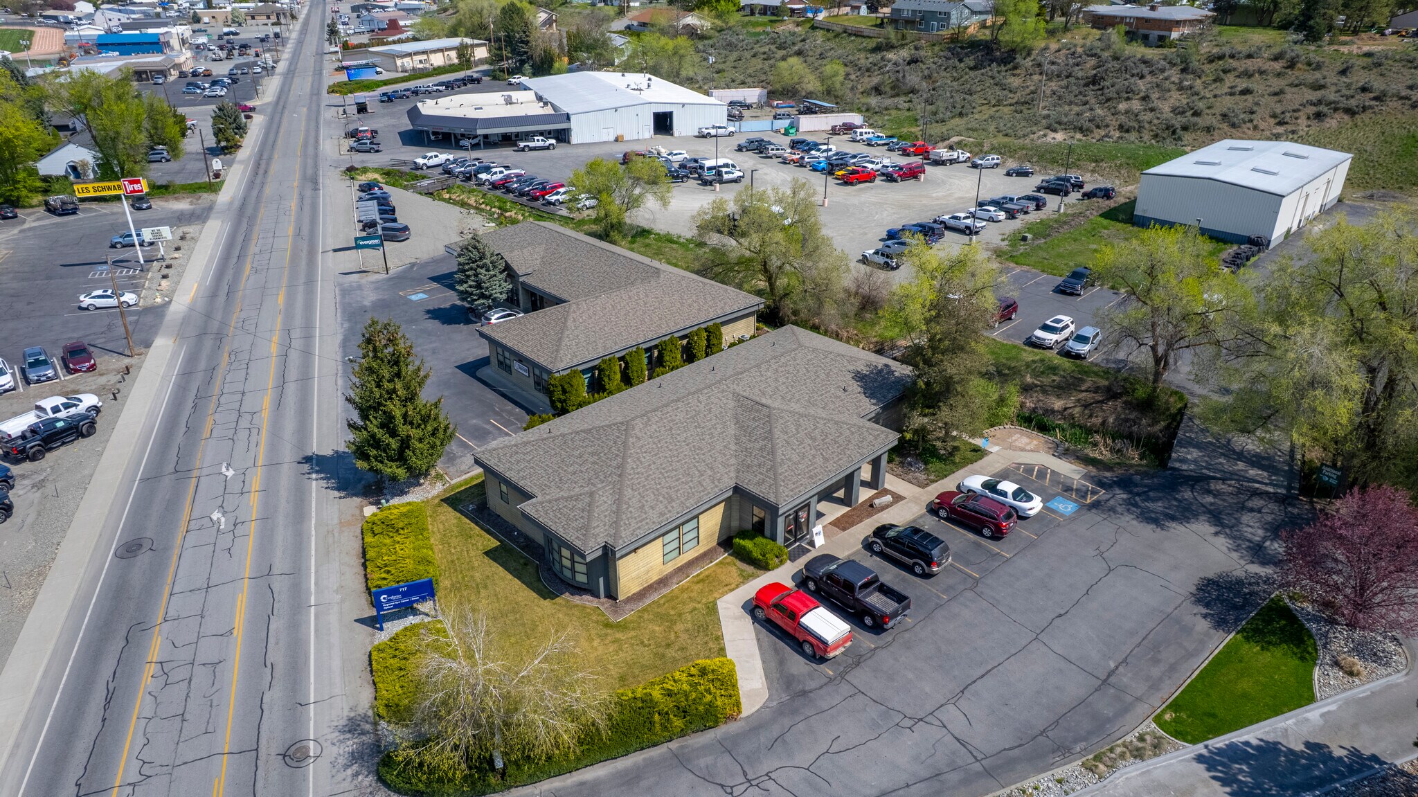 Fully Leased 3 Building Portfolio portfolio of 3 properties for sale on LoopNet.ca Primary Photo- Image 1 of 14