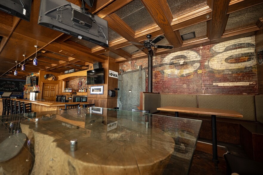 100 Main St, Dubuque, IA for sale - Interior Photo - Image 3 of 24