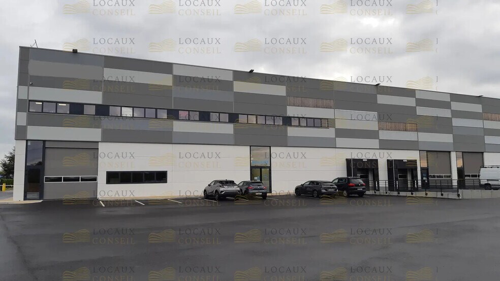 Flex dans Neuville-sur-Oise à louer - Photo du bâtiment - Image 1 de 1