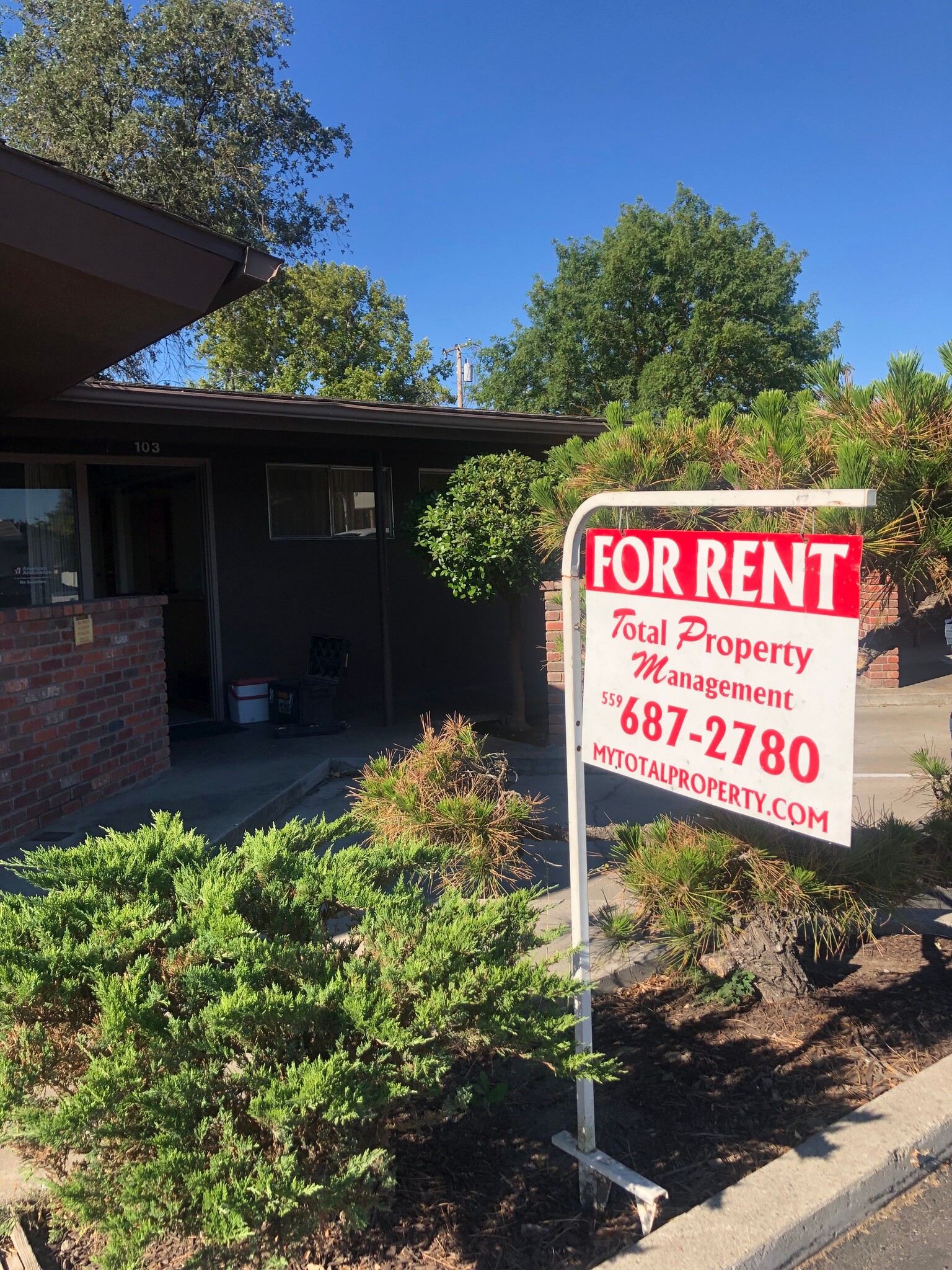 101 W Grangeville Blvd, Hanford, CA for sale Building Photo- Image 1 of 1