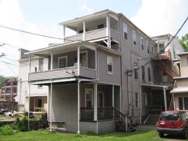 6-Property, 23-Unit Portfolio portefeuille de 3 propriétés à vendre sur LoopNet.ca Photo principale- Image 1 de 4