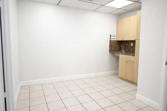 3383 NW 7th St, Miami, FL à louer Photo intérieure- Image 2 de 3