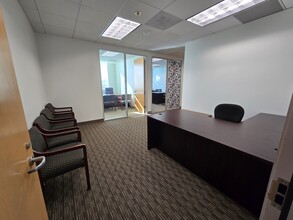 3110 E Guasti Rd, Ontario, CA à louer Photo intérieure- Image 2 de 5