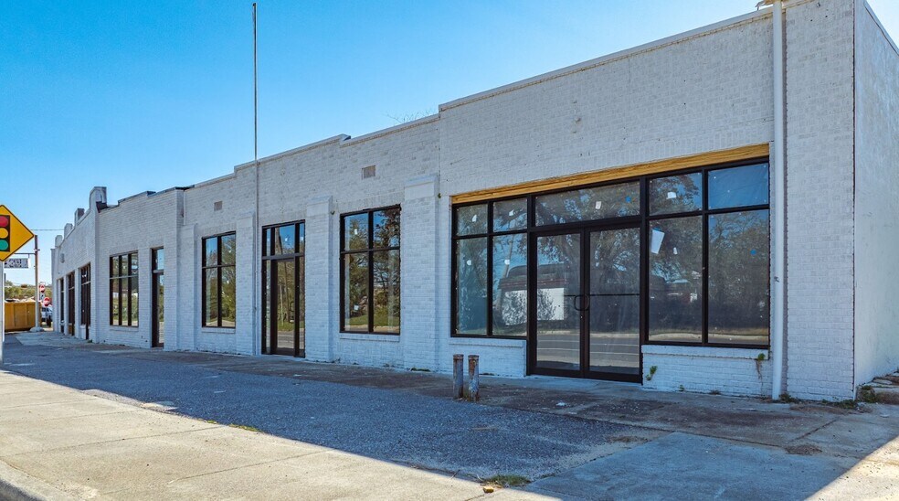 4151-4175 Barrancas Ave, Pensacola, FL à louer - Photo du bâtiment - Image 3 de 5