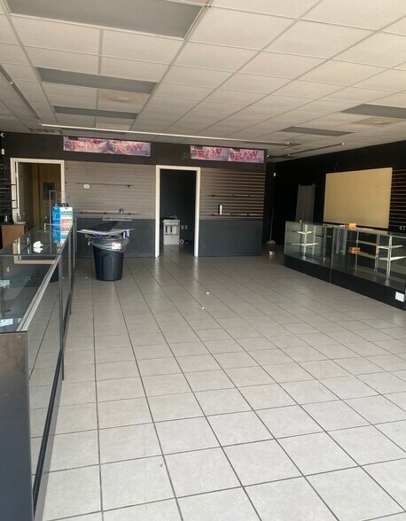 2210 Allen Genoa Rd, Houston, TX à louer - Photo intérieure - Image 3 de 7