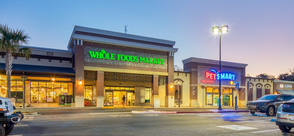 1815-1821 E Victory Dr, Savannah, GA for lease - Building Photo - Image 1 of 7