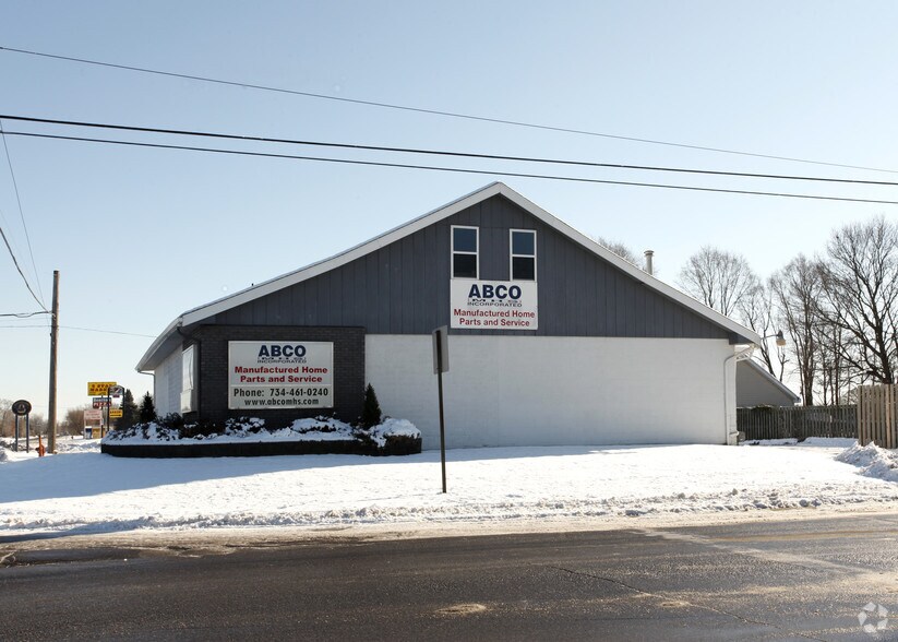 51391 Willis Rd, Belleville, MI à vendre - Photo du bâtiment - Image 2 de 2