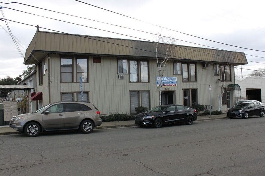 108-124 Medburn St, Concord, CA for lease - Building Photo - Image 1 of 5