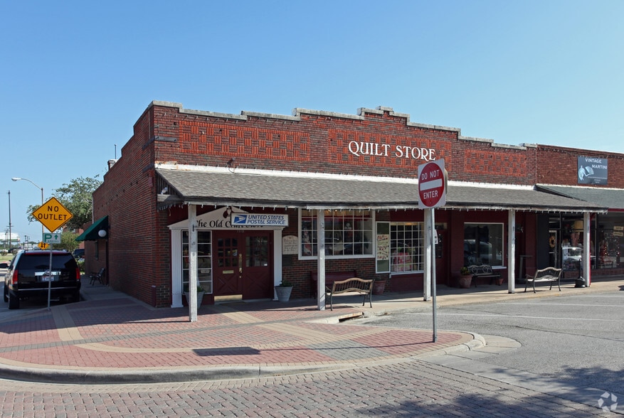 Carrollton Square - Main Street portfolio of 2 properties for sale on LoopNet.ca - Primary Photo - Image 2 of 10