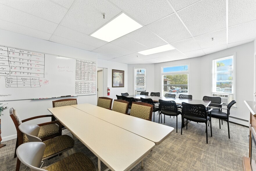 178 New Bridge St, West Springfield, MA for sale - Building Photo - Image 3 of 12