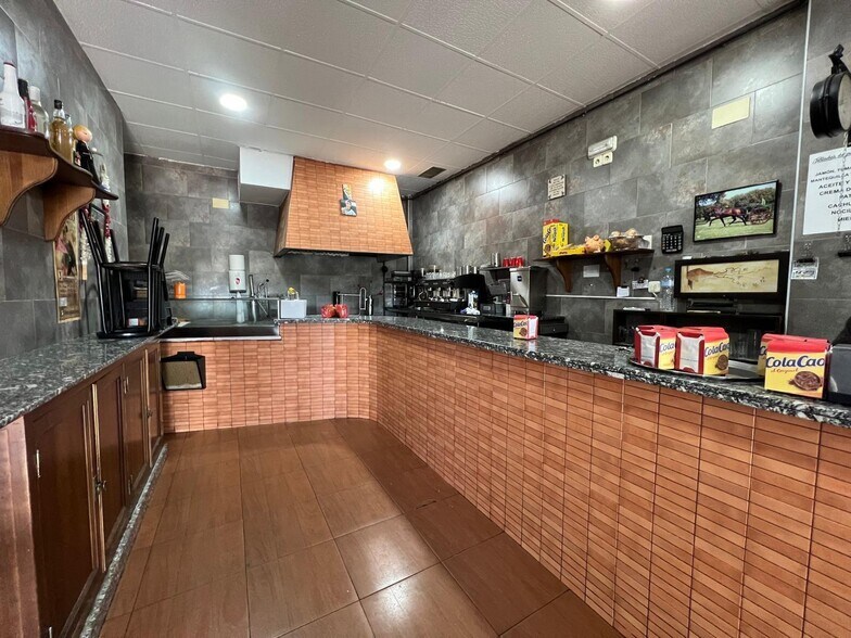 Retail in Cáceres for sale - Building Photo - Image 2 of 12