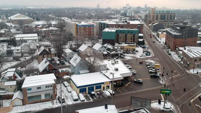 Plus de détails pour 471 Macdonnell St, Kingston, ON - Commerce de détail à vendre