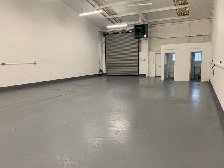 4-8 Wellington Pl, Milton Keynes for lease - Building Photo - Image 3 of 8