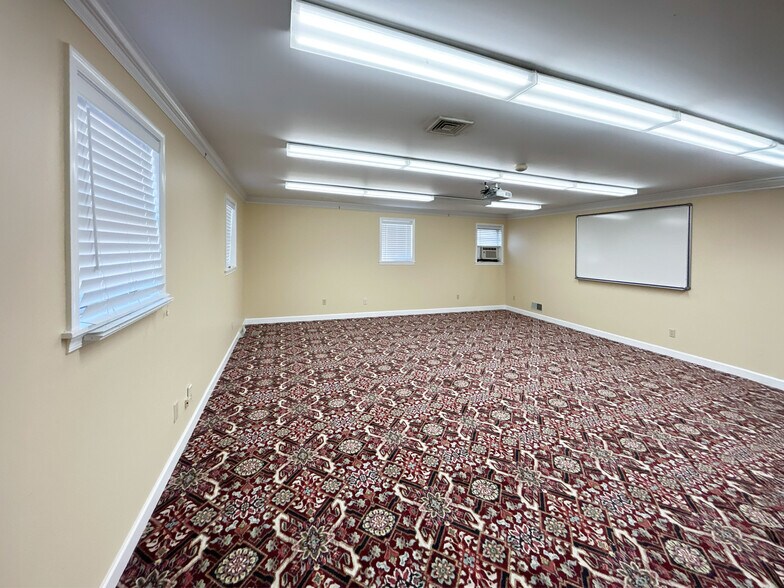 13-15 Deer Park Rd portefeuille de 3 propriétés à vendre sur LoopNet.ca - Photo intérieure - Image 3 de 16