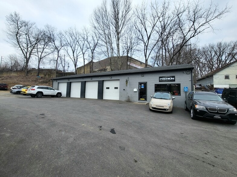 615 Sumner Ave, Whitehall, PA for sale - Building Photo - Image 2 of 8