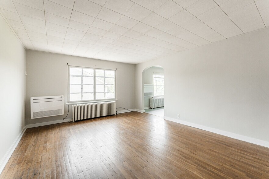524 Cross St, Sycamore, IL à vendre - Photo du bâtiment - Image 3 de 17