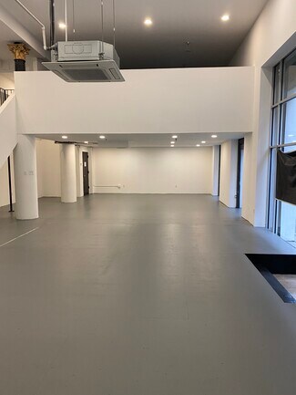 Plus de détails pour 68 Franklin St, New York, NY - Commerce de détail à louer