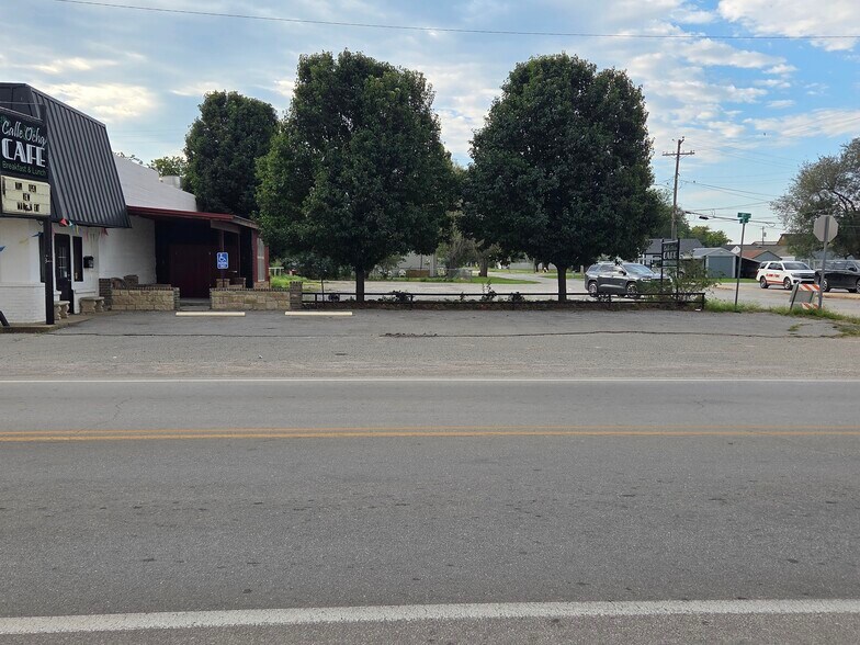 8225 Ok-17 Hwy, Elgin, OK à vendre - Photo du bâtiment - Image 3 de 5