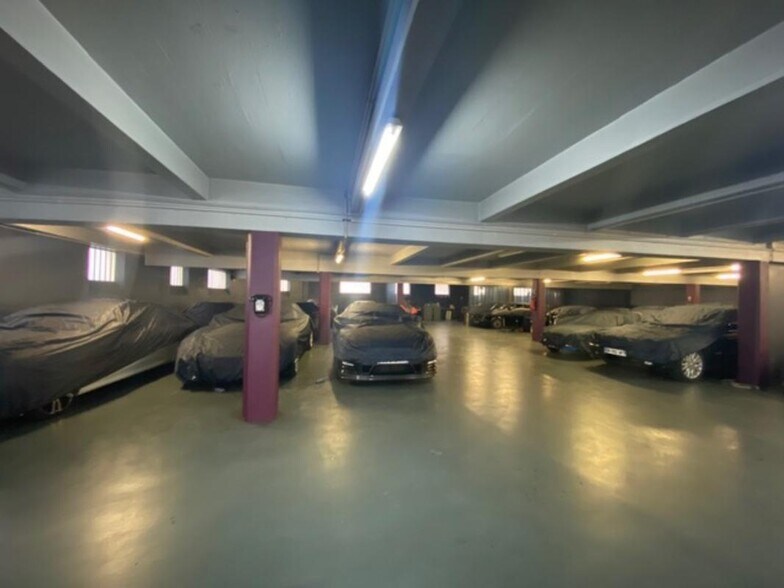 Local d'activités dans Lyon à vendre - Photo du bâtiment - Image 2 de 6