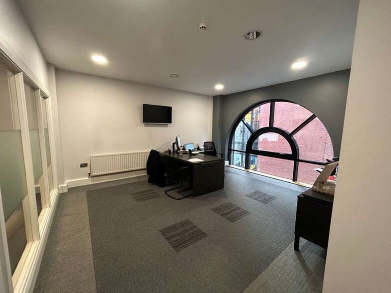 9 James St S, Belfast for lease - Building Photo - Image 3 of 5