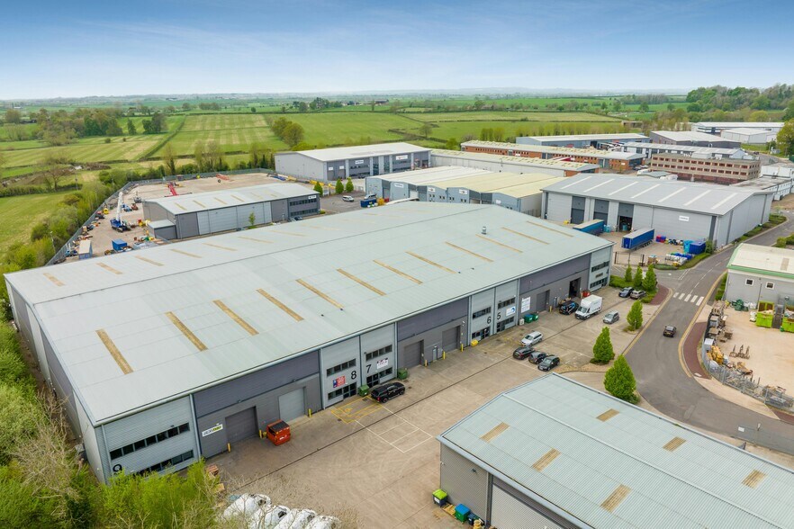 Drakes Dr, Long Crendon à louer - Photo du bâtiment - Image 3 de 7